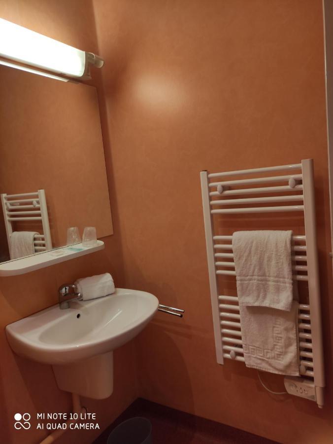 Hostellerie Charles De Foucauld Viviers Bagian luar foto
